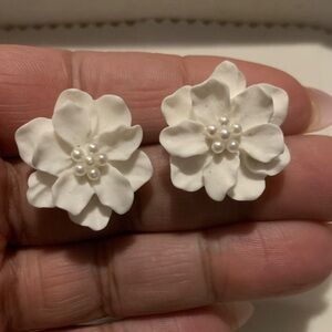 Elegant White Floral Earrings